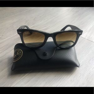 Ray-Ban Wayfarer Sunglasses 😎